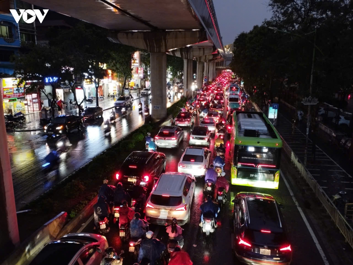 ha noi don mua giai nhiet sau chuoi ngay oi nong keo dai hinh anh 13