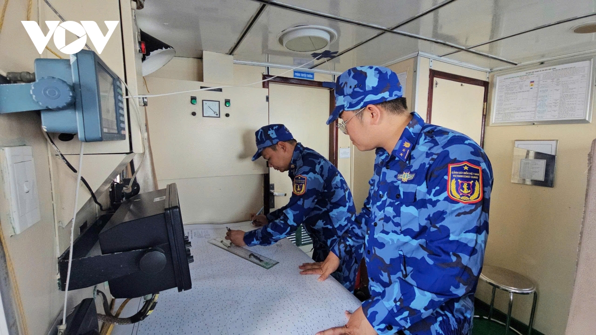 kip thoi ho tro tau ca gap nan cung 57 ngu dan tren vung bien truong sa hinh anh 1
