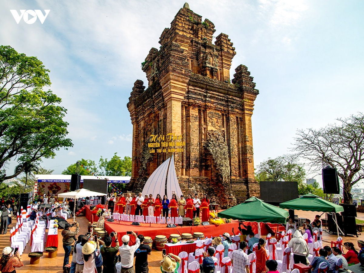 du lich Dak lak tham toa thap co kinh nghin nam tuoi hinh anh 4