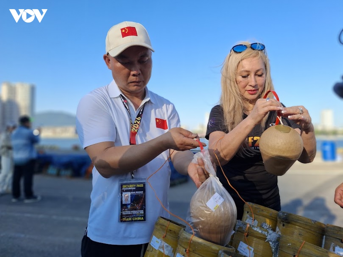 cho doi doi chu nha Da nang va doi trung quoc trinh dien dem khai mac diff 2026 hinh anh 4