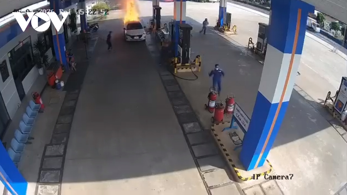vu chay o to tai cay xang khien 2 nguoi tu vong tam giu tai xe va chu phuong tien hinh anh 1