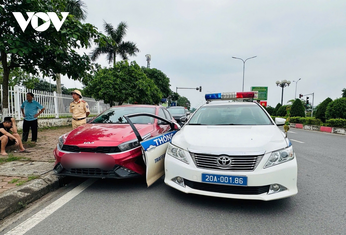 tai xe vi pham nong do con, tong xe csgt tai thai nguyen hinh anh 2
