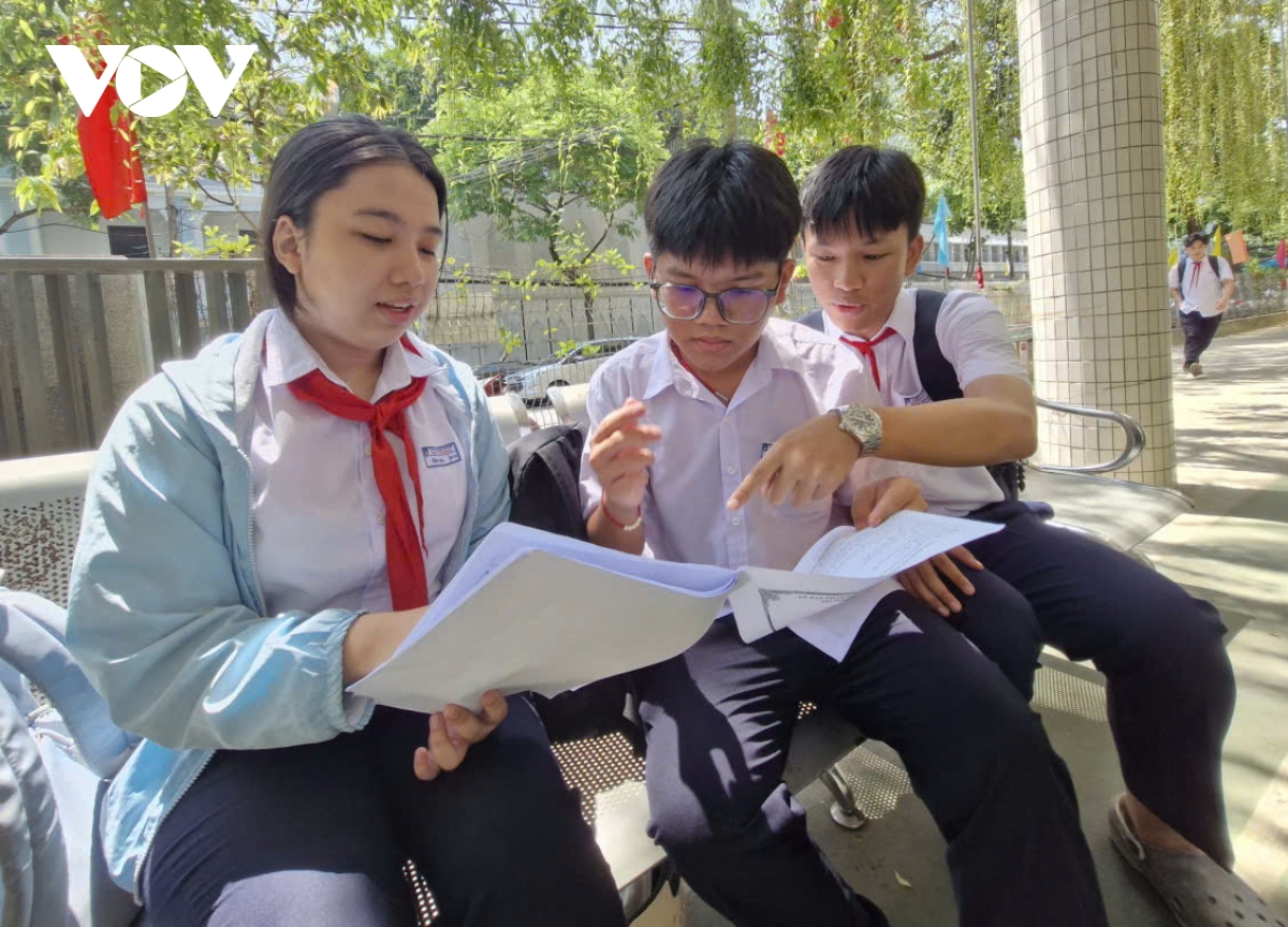 ky thi vao lop 10 dien ra som hon, hoc sinh Da nang cap toc chay dua nuoc rut hinh anh 2