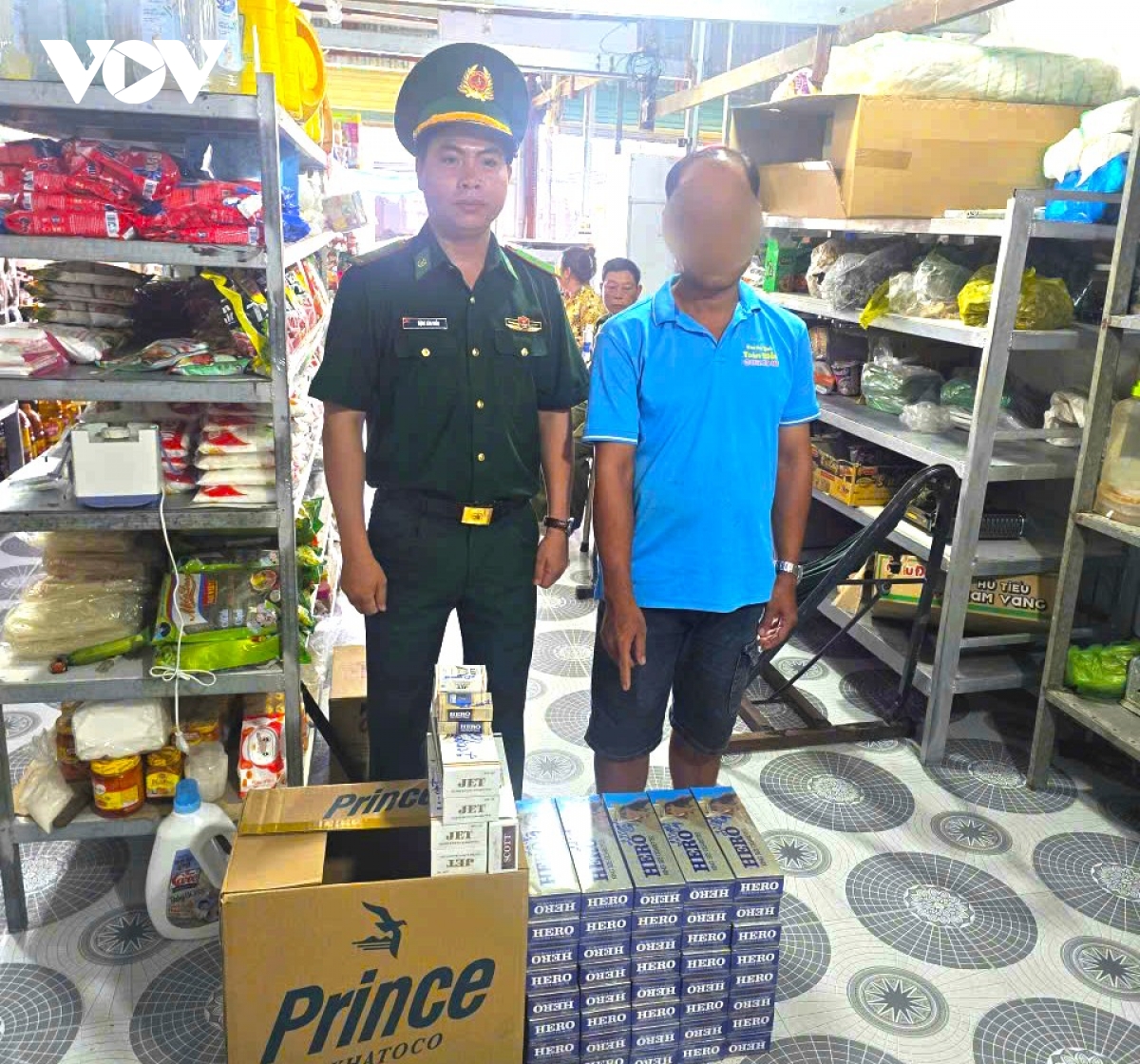 2_luc_luong_bien_phong_da_tam_giu_tang_vat_va_tiep_tuc_xac_minh_xu_ly_theo_quy_dinh.jpg