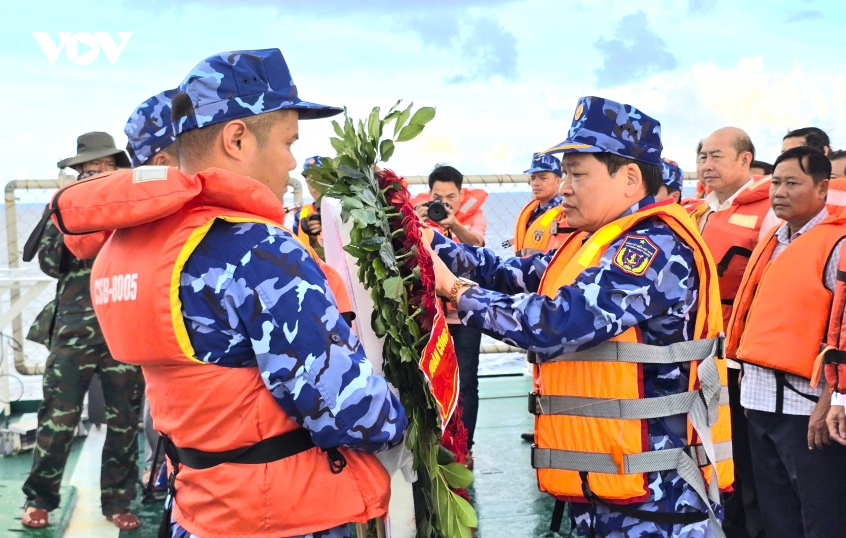 nen tam huong tai le tuong niem linh thieng giua muon trung khoi tay nam hinh anh 2