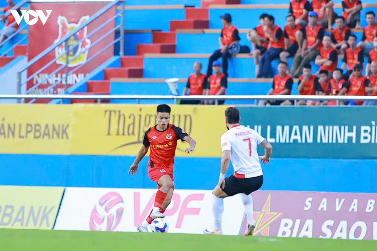 tien dao viet kieu ghi ban phut bu gio, ninh binh roi chien thang truoc ca tp.hcm hinh anh 1