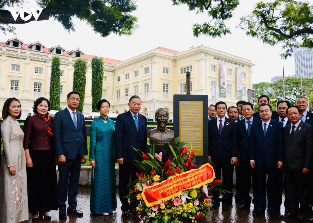tong bi thu, chu tich nuoc to lam dang hoa tuong niem chu tich ho chi minh tai singapore hinh anh 2
