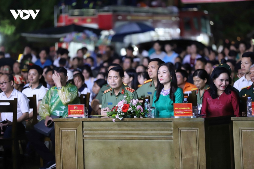 ruc ro chuong trinh nghe thuat vi binh yen ban lang tai son la hinh anh 1