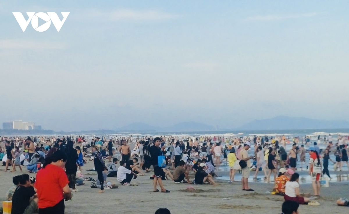 hon 183.000 luot nguoi chen chan tam bien bai sau vung tau hinh anh 2