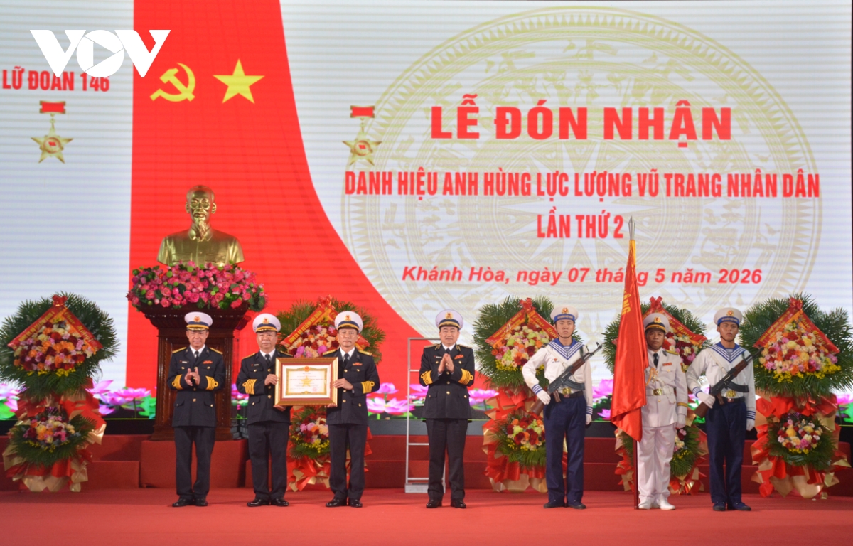 lu doan 146, vung 4 hai quan don nhan danh hieu anh hung hinh anh 1