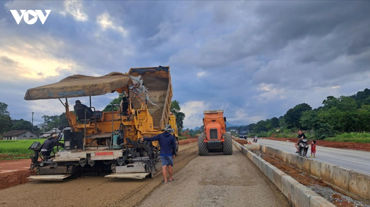 sau phan anh cua vov, cao bang tang toc thi cong du an duong tranh xa hoa an hinh anh 2