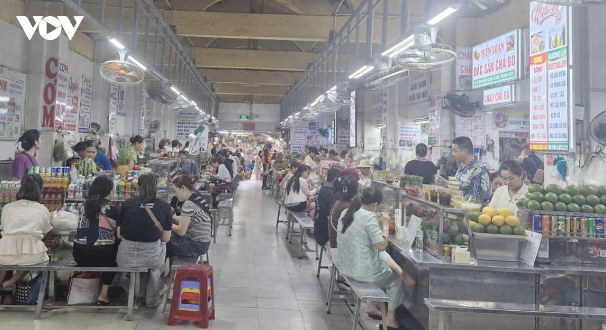du khach den Da nang tang dip le hoi phao hoa siet chat an toan ve sinh thuc pham hinh anh 1