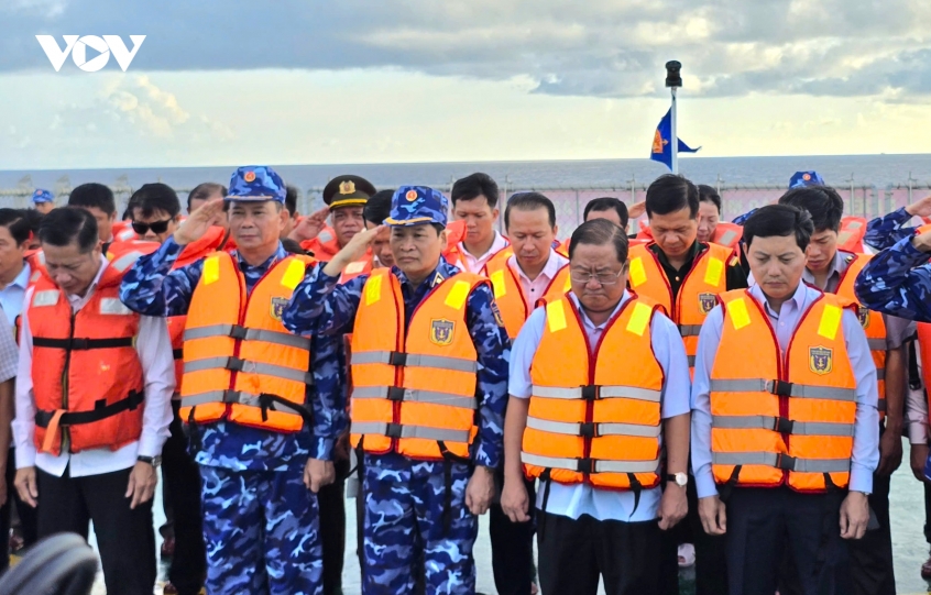 nen tam huong tai le tuong niem linh thieng giua muon trung khoi tay nam hinh anh 4