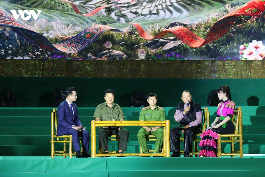 ruc ro chuong trinh nghe thuat vi binh yen ban lang tai son la hinh anh 4