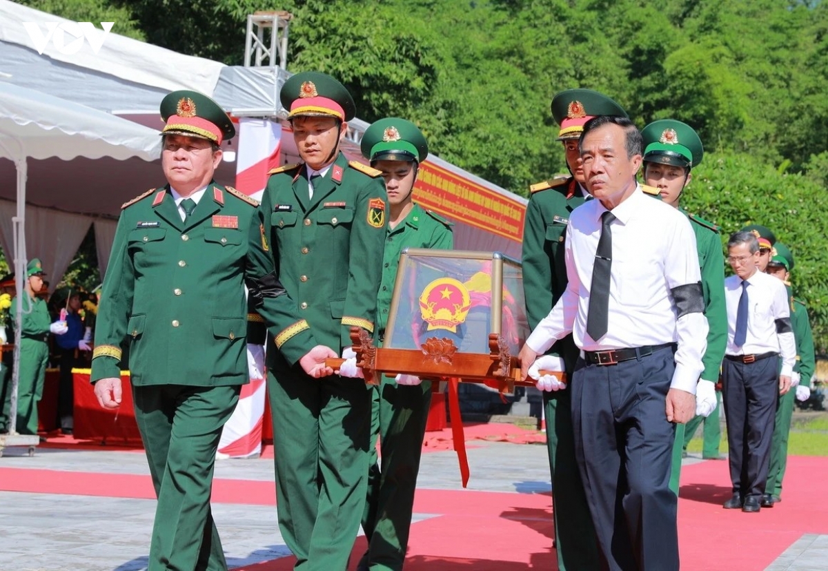thanh hoa truy dieu va an tang hai cot 19 anh hung, liet sy hy sinh tai lao hinh anh 7