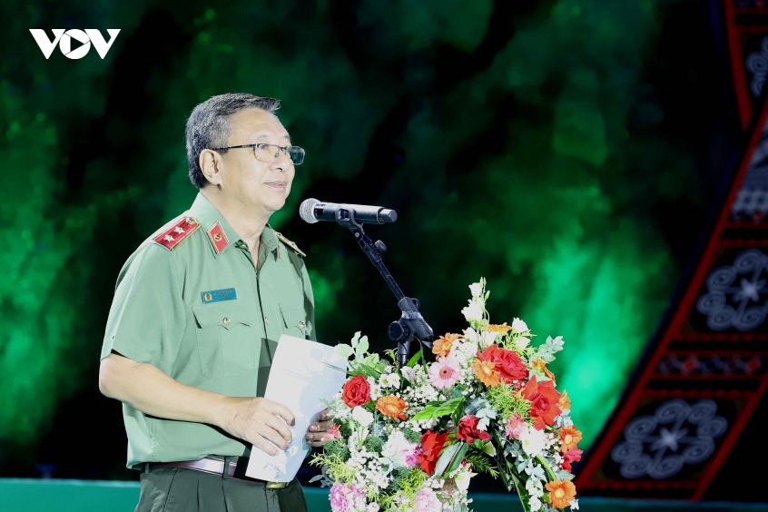 ruc ro chuong trinh nghe thuat vi binh yen ban lang tai son la hinh anh 5
