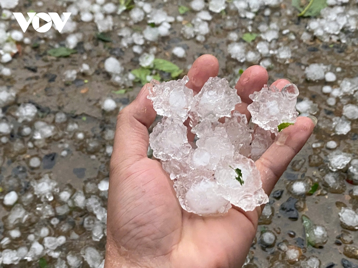 mua da lon gay thiet hai tai mot so xa vung cao cua lao cai hinh anh 1