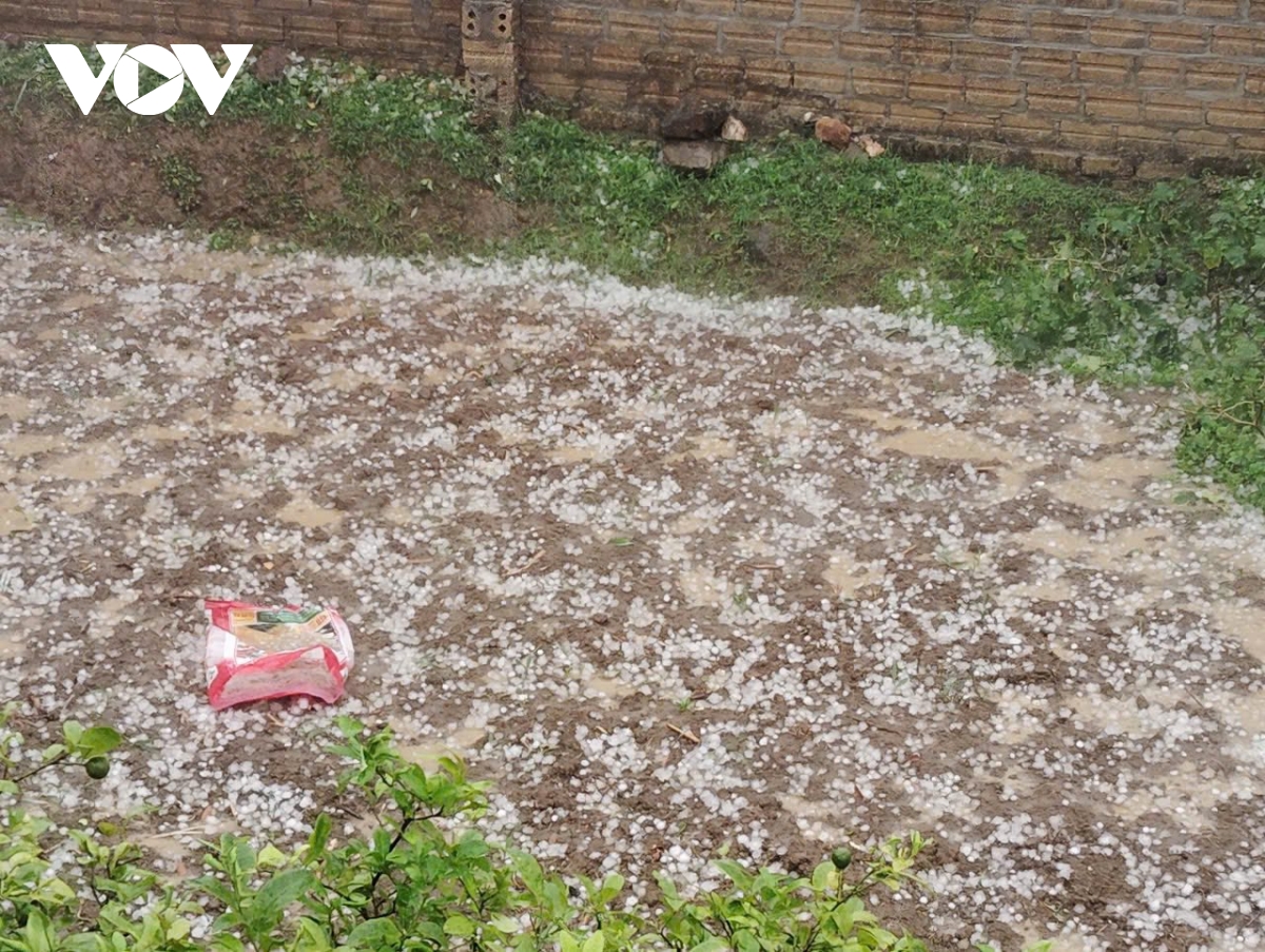 mua da lon gay thiet hai tai mot so xa vung cao cua lao cai hinh anh 2