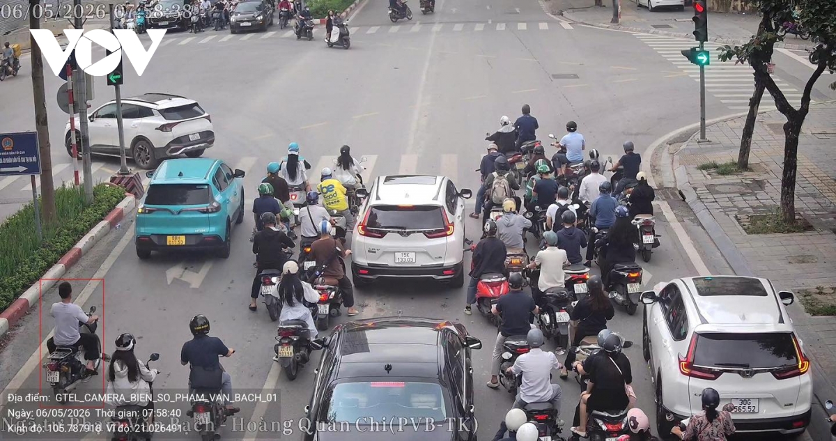 camera ai phat hien hang loat xe vuot den do, khong doi mu bao hiem o ha noi hinh anh 2