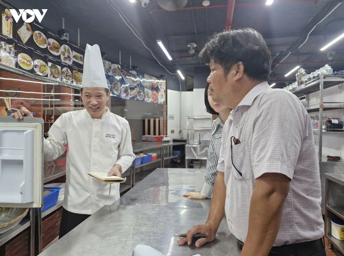 du khach den Da nang tang dip le hoi phao hoa siet chat an toan ve sinh thuc pham hinh anh 3