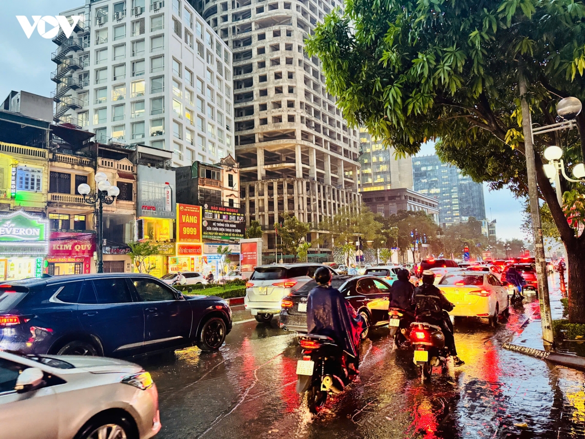 ha noi don mua giai nhiet sau chuoi ngay oi nong keo dai hinh anh 5