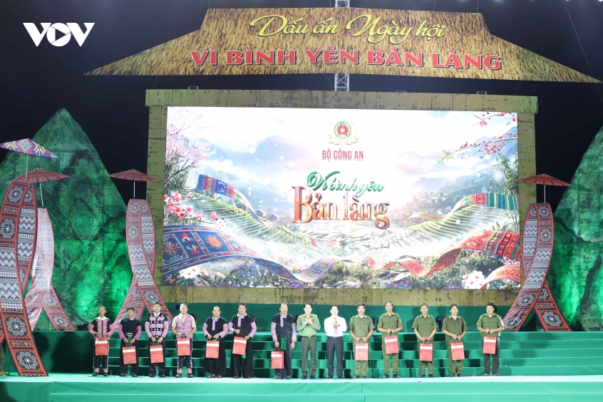 ruc ro chuong trinh nghe thuat vi binh yen ban lang tai son la hinh anh 7
