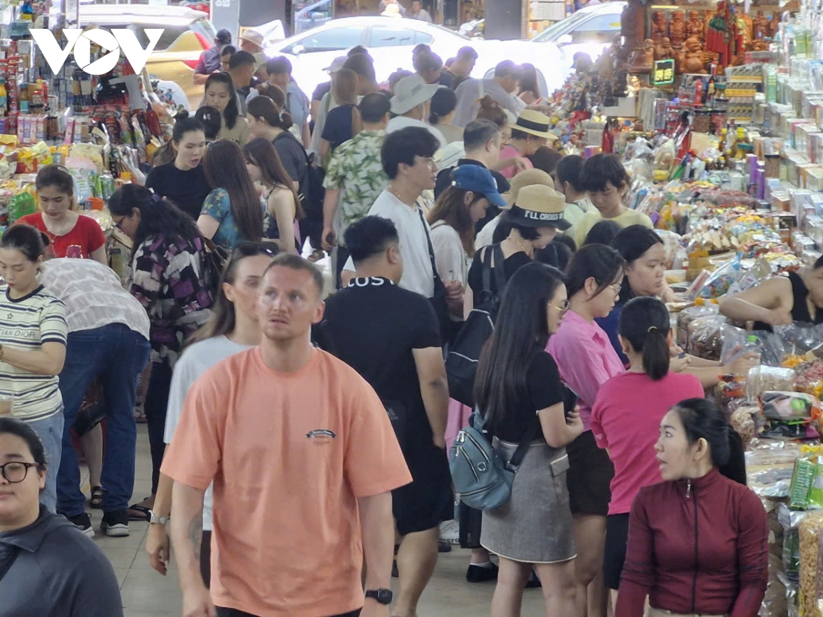 Da nang nhon nhip mua sam dip le 30 4 va 1 5 hinh anh 8