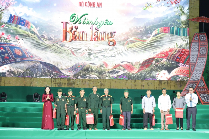 ruc ro chuong trinh nghe thuat vi binh yen ban lang tai son la hinh anh 8