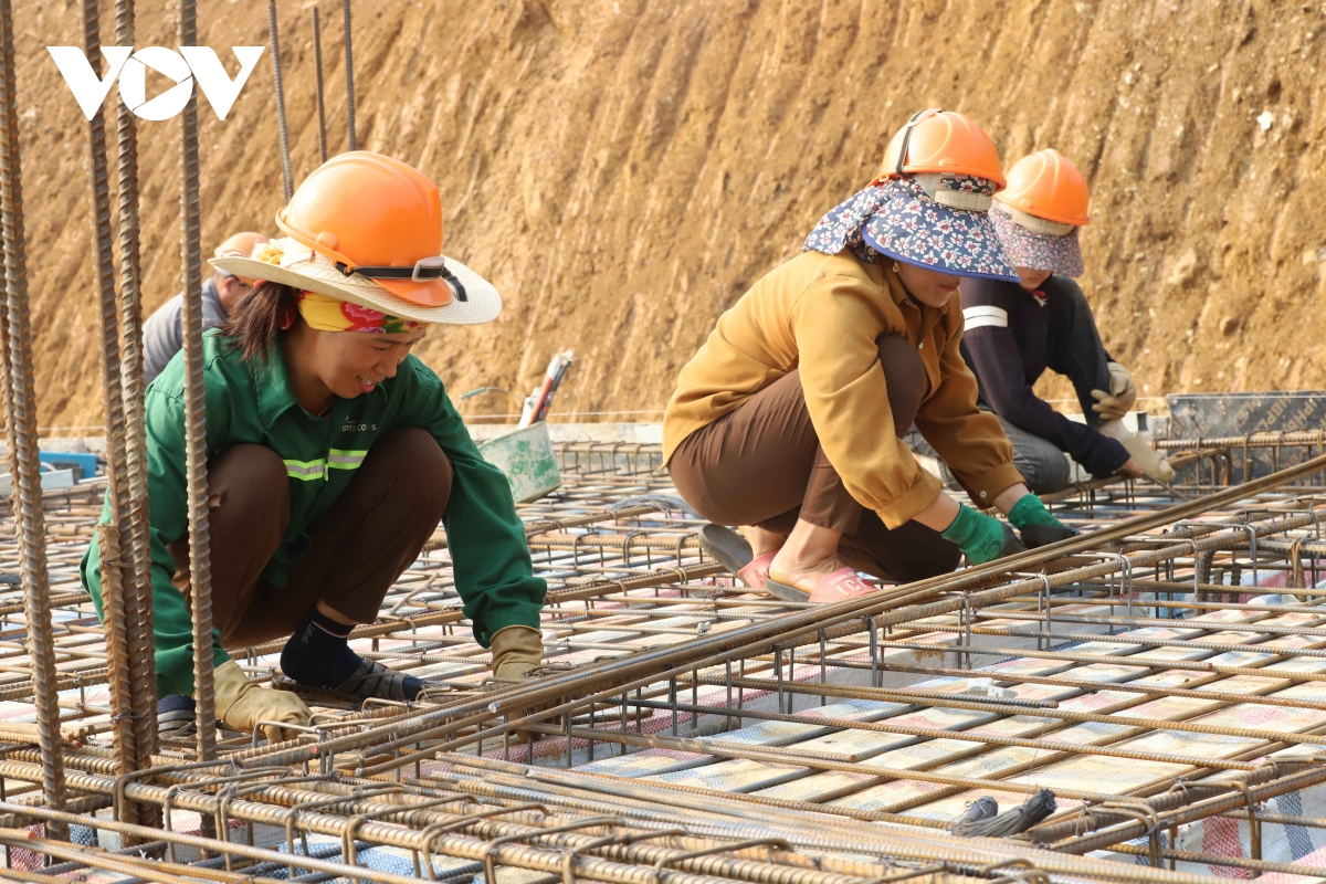 cong truong vung bien vung nhip lao dong trong ky nghi le hinh anh 8