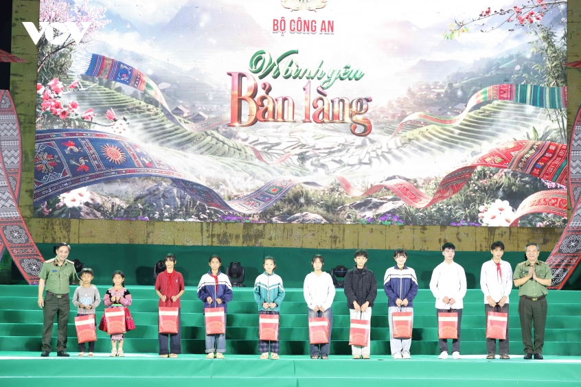 ruc ro chuong trinh nghe thuat vi binh yen ban lang tai son la hinh anh 9