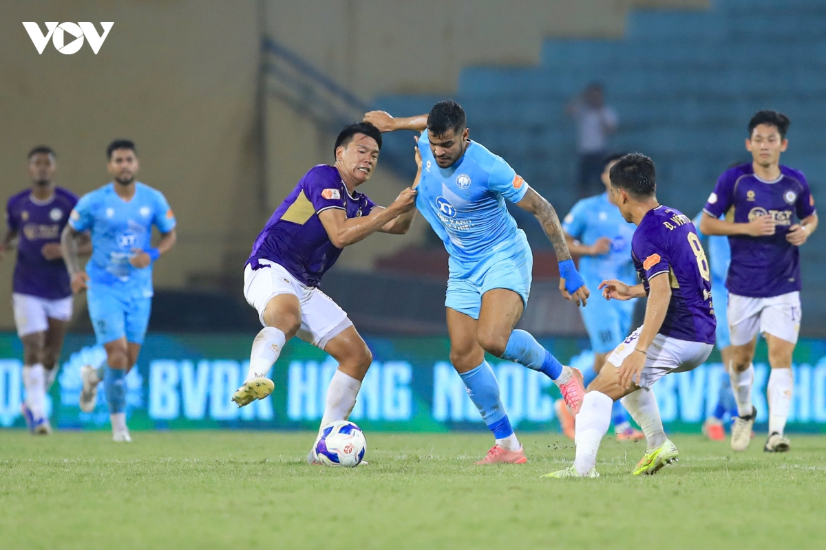 hoang hen toa sang, ha noi fc gieo sau cho nam Dinh hinh anh 1