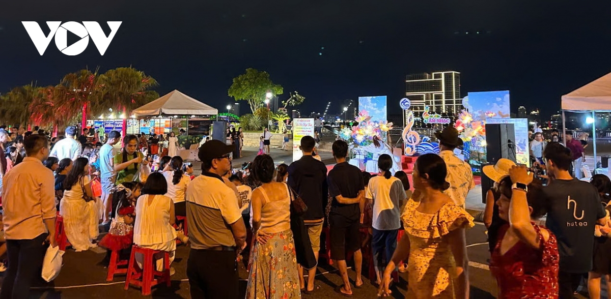 pho di bo bach Dang o Da nang tap nap du khach check-in dip le 30 4 - 1 5 hinh anh 4