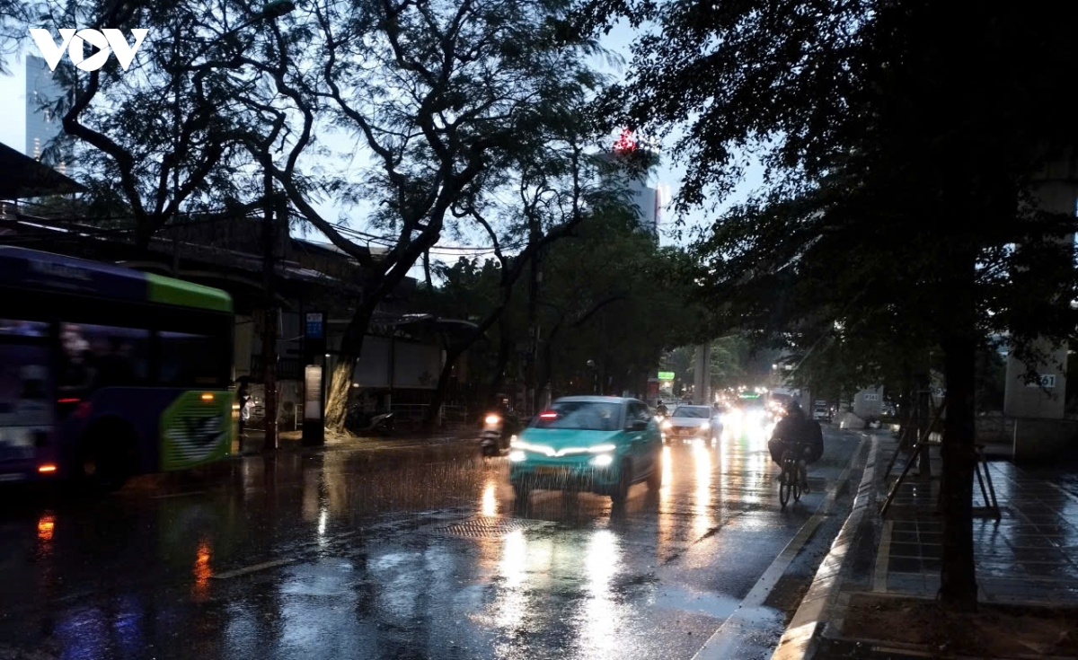 ha noi don mua giai nhiet sau chuoi ngay oi nong keo dai hinh anh 6
