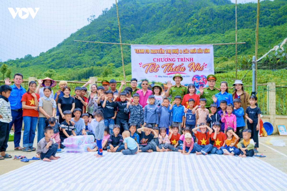 Chương trình “Tết Thiếu nhi cho em” mang niềm vui đến các em nhỏ thôn Slam Vè, xã Bằng Thành.jpg