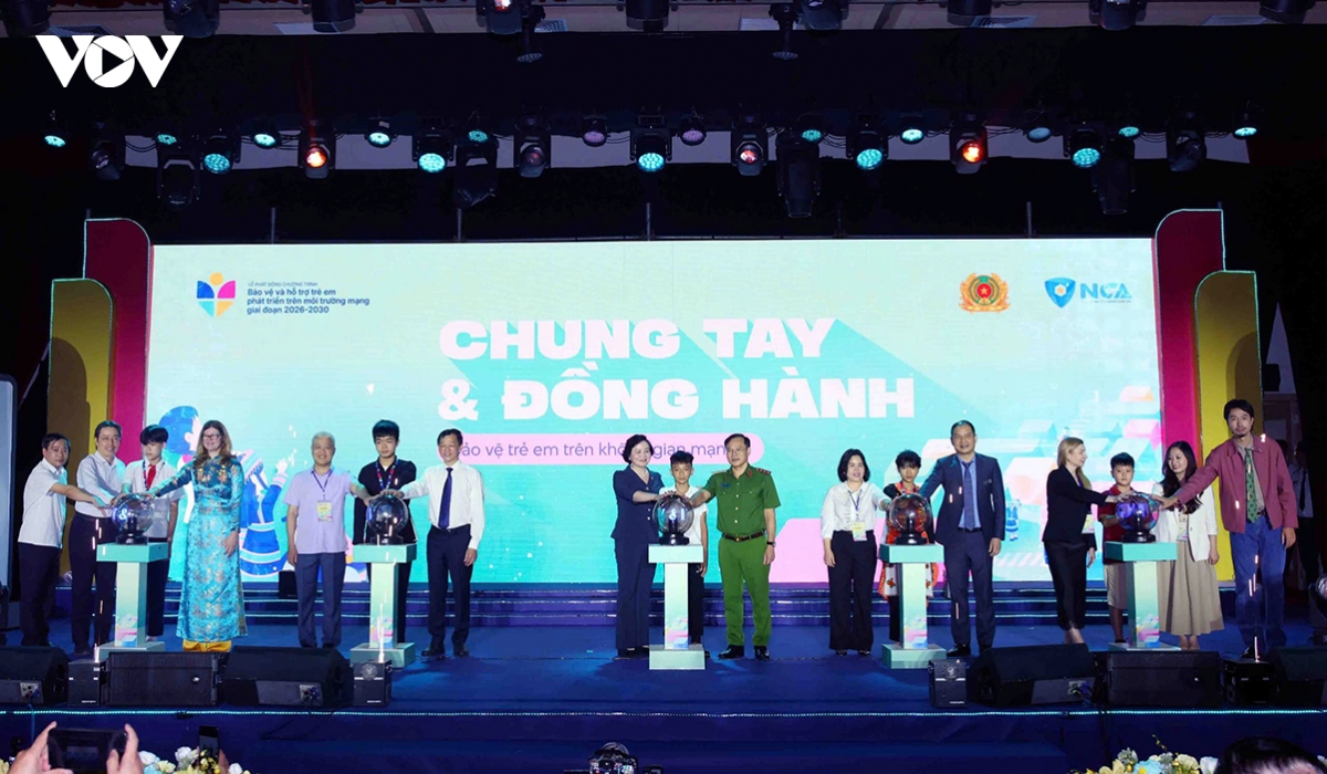 family is the strongest shield for children online, deputy pm says picture 1