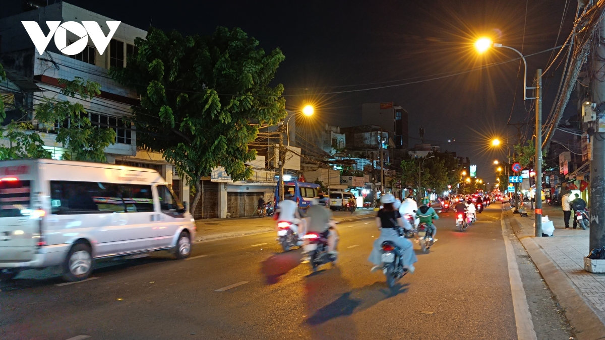 tp.hcm chieu mat ruoi sau sang nang nong, du bao dem 3 5 co mua hinh anh 1