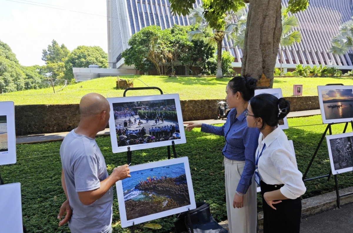 vietnam-rok photography exchange exhibition opens in dak lak picture 1