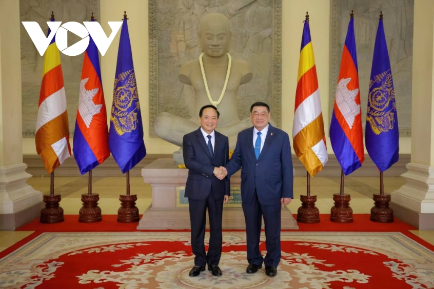 Dong chi trinh van quyet tham va lam viec tai campuchia hinh anh 11