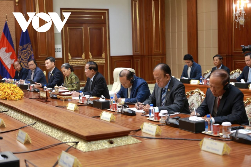 Dong chi trinh van quyet tham va lam viec tai campuchia hinh anh 2
