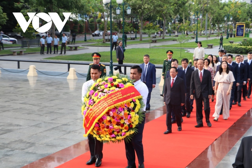 Dong chi trinh van quyet tham va lam viec tai campuchia hinh anh 6