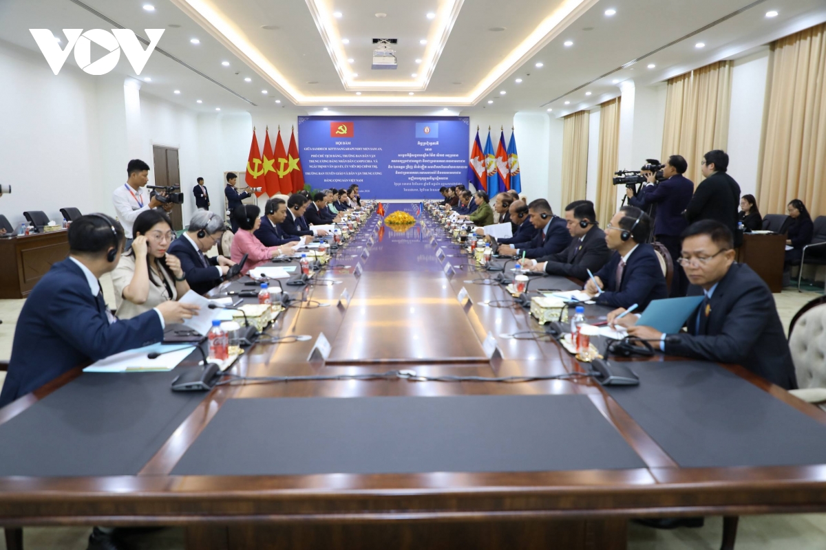 Dong chi trinh van quyet tham va lam viec tai campuchia hinh anh 8