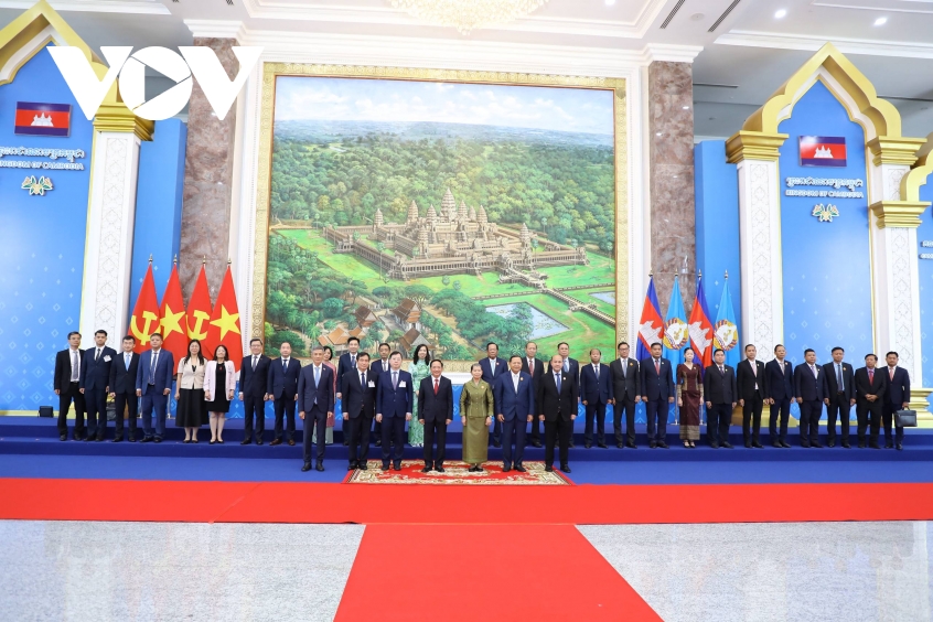 Dong chi trinh van quyet tham va lam viec tai campuchia hinh anh 9