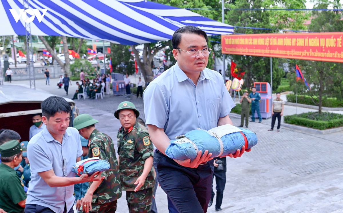 xuc dong hanh trinh hoi huong 80 hai cot liet sy hy sinh tai lao ve dat me hinh anh 9