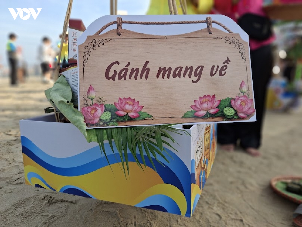  ganh vi Da nang tren bai bien du lich hinh anh 5