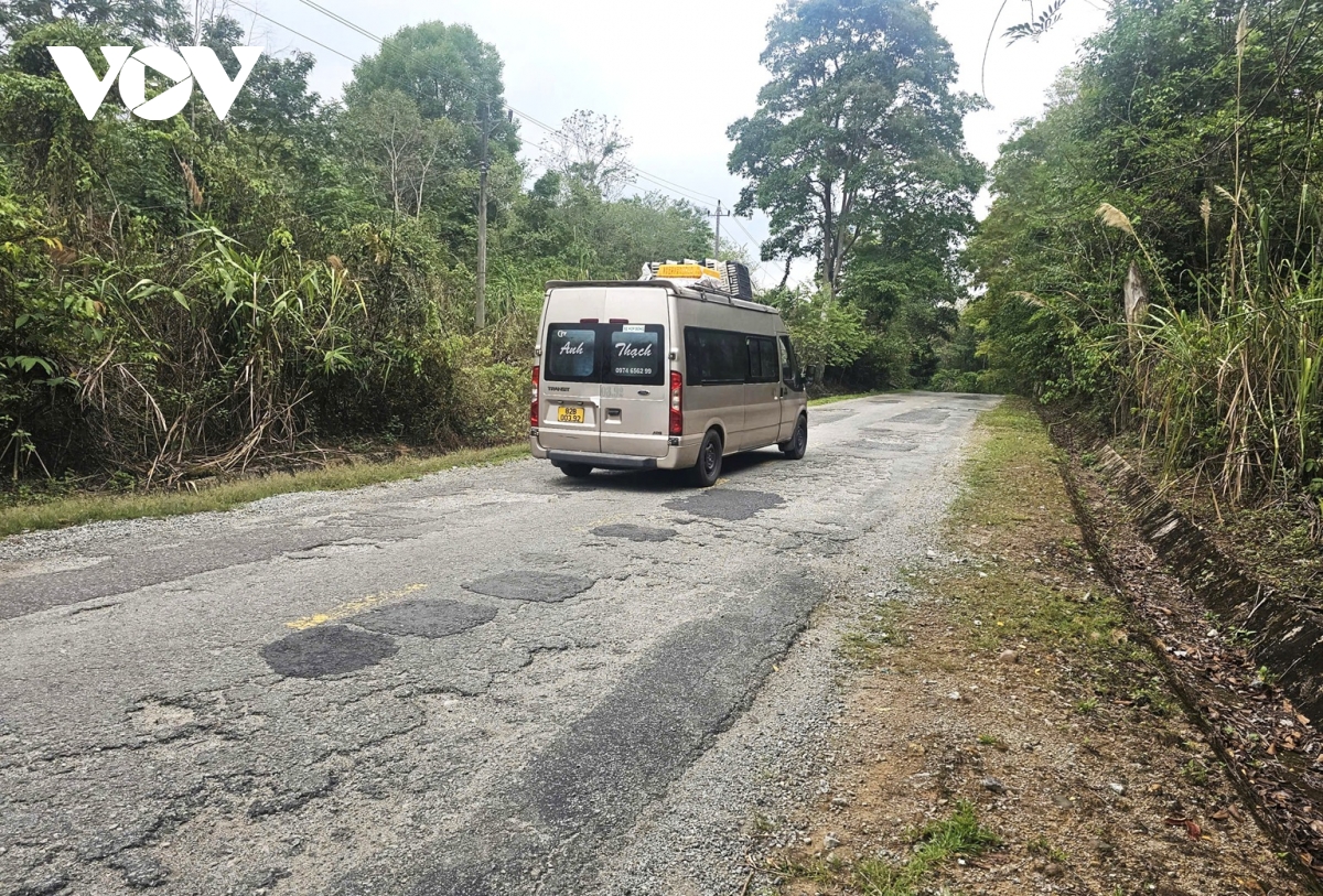 quoc lo 14c qua vung bien gioi quang ngai xuong cap nghiem trong hinh anh 7