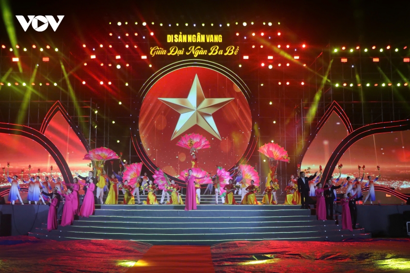 An tuong dem nghe thuat di san ngan vang giua dai ngan ba be hinh anh 3