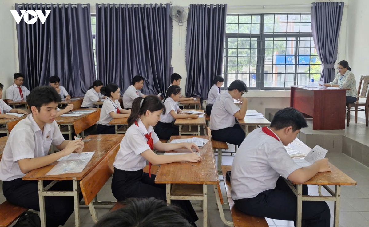 157 thi sinh vang mat trong ngay dau tien thi tuyen sinh vao lop 10 tai Da nang hinh anh 2