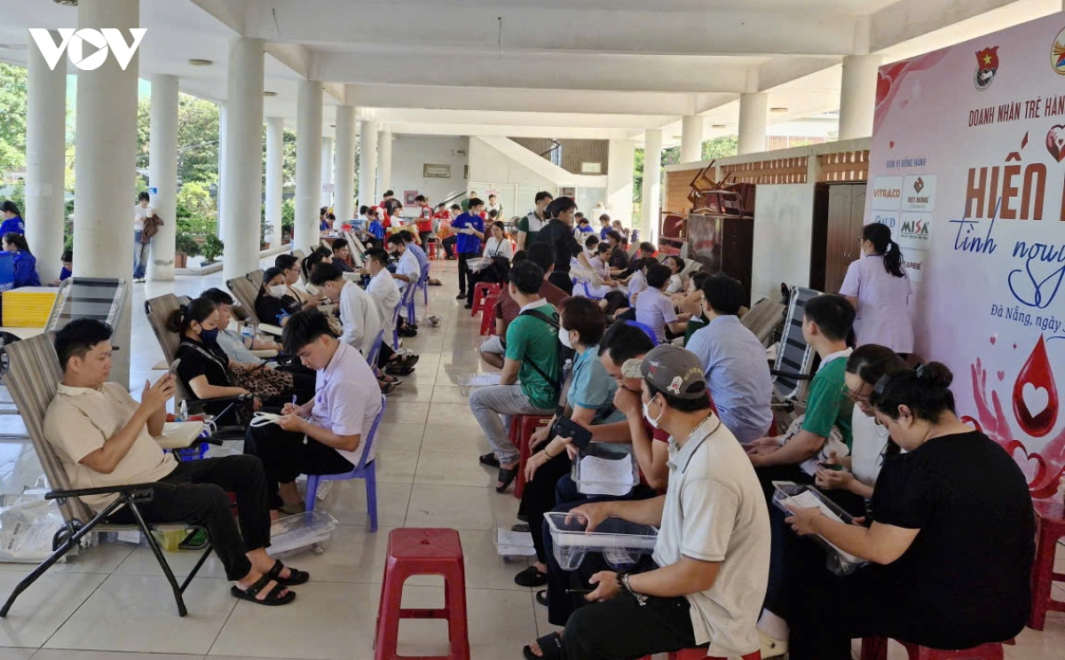 400 doanh nhân, sinh viên Đà Nẵng tham gia ngày hội hiến máu tình nguyện