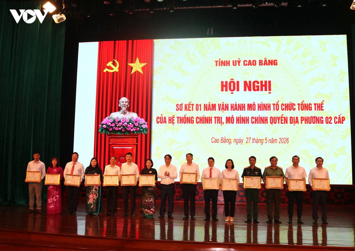 bi thu tinh uy cao bang khong chap nhan tinh trang can bo lam viec cam chung hinh anh 3