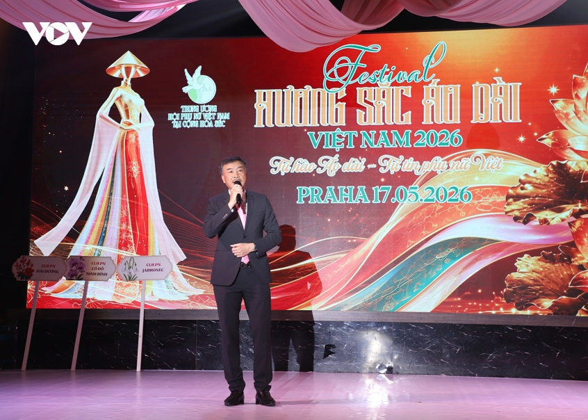 ruc ro festival huong sac Ao dai viet nam 2026 tai cong hoa sec hinh anh 1